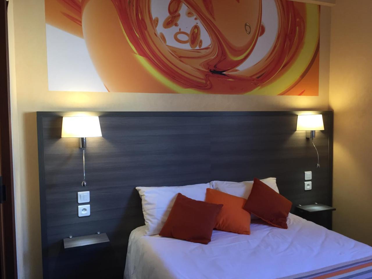 Hotel De L'Avenue Tarbes Bagian luar foto